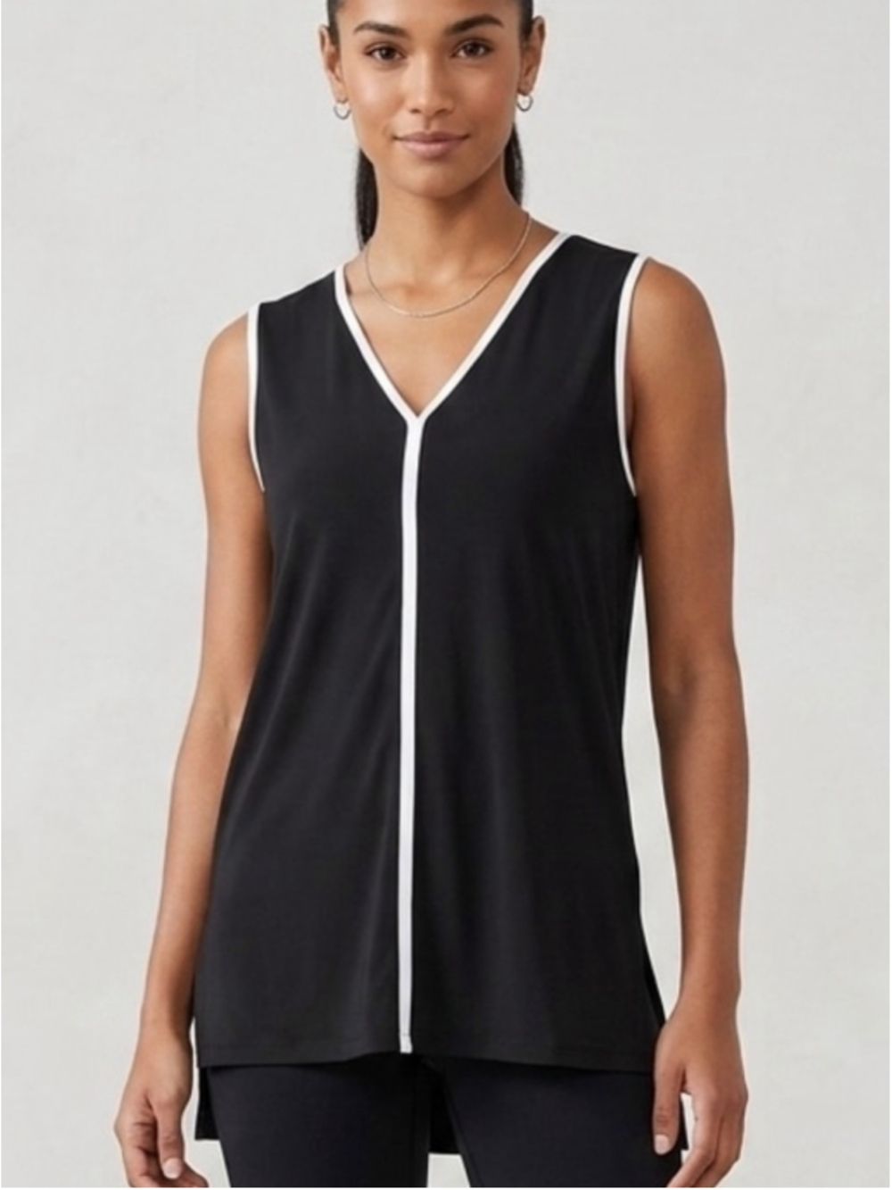 Anne Klein Black Sleeveless V-Neck Top White Piping Accent Trim Tank Blouse 1952